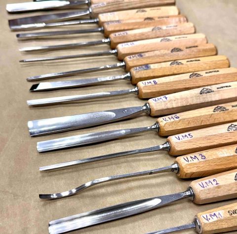 Broušení dlát a řezbářských nožů